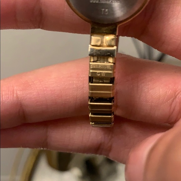 Extra Small face Times Watch Gold - Picture 6 of 7